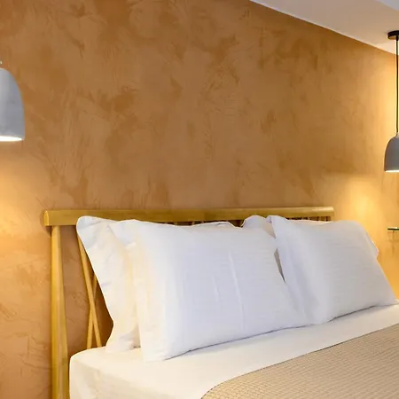 Onira Luxury