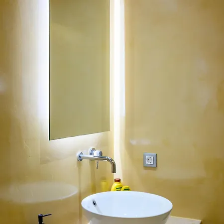 Onira Luxury *